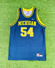 Load image into Gallery viewer, Vintage Robert Traylor Michigan Wolverines Nike Basketball Jersey
